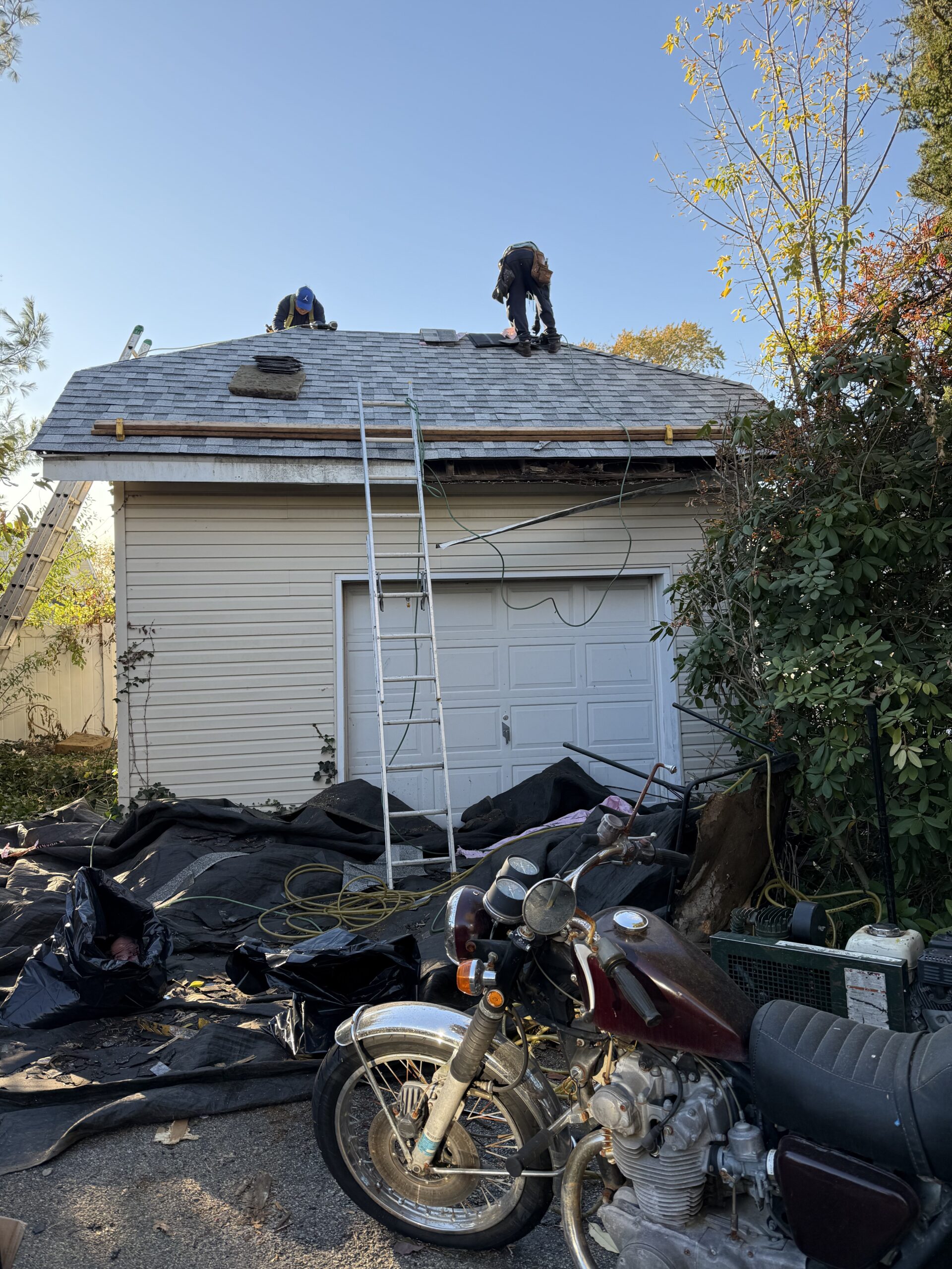 Owens Corning shingle installation on garage roof