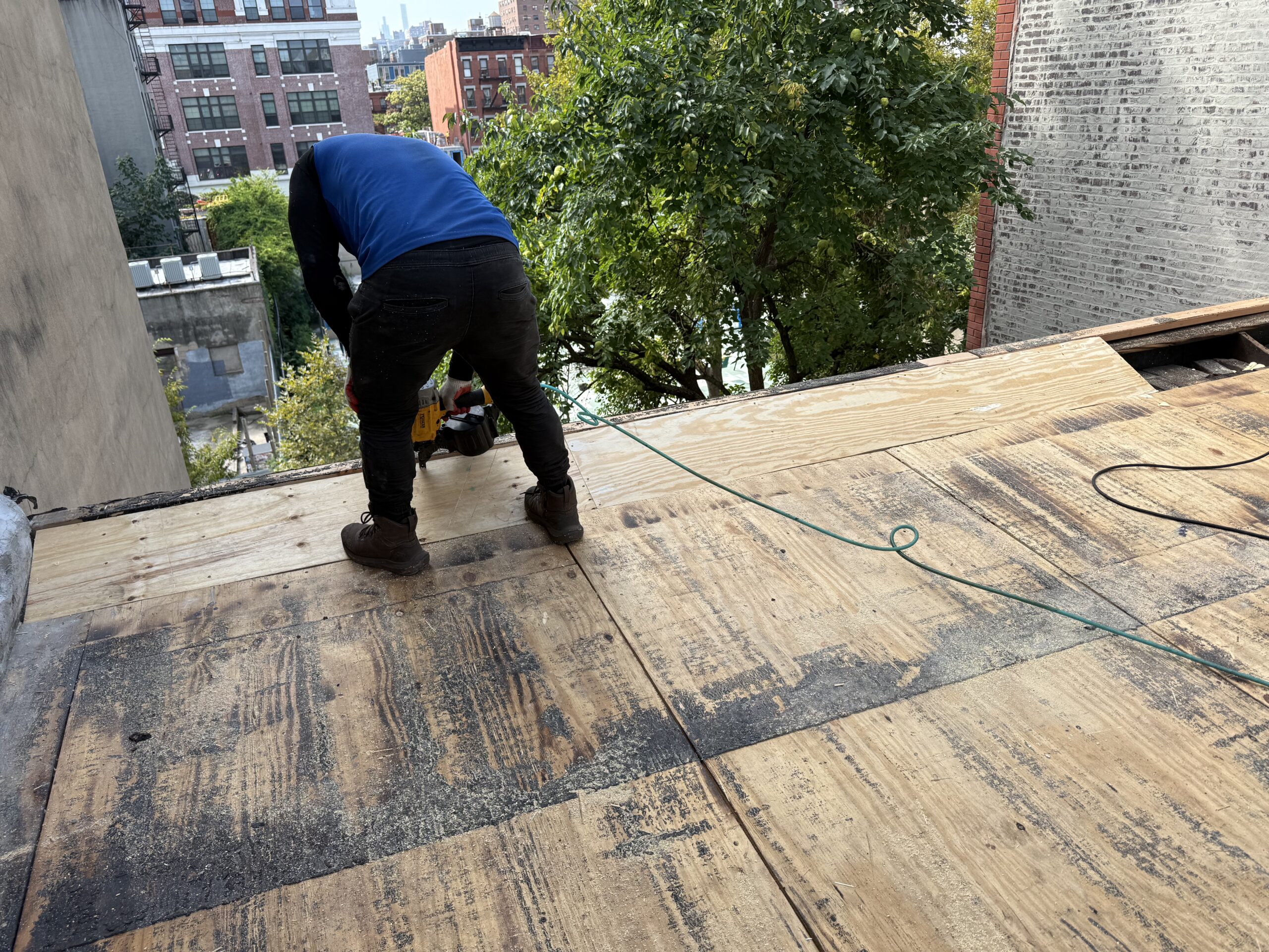 Rotten roof plywood removed and replaced